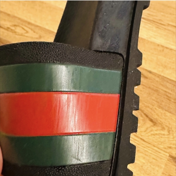 Authentic Gucci slides - Picture 3 of 4